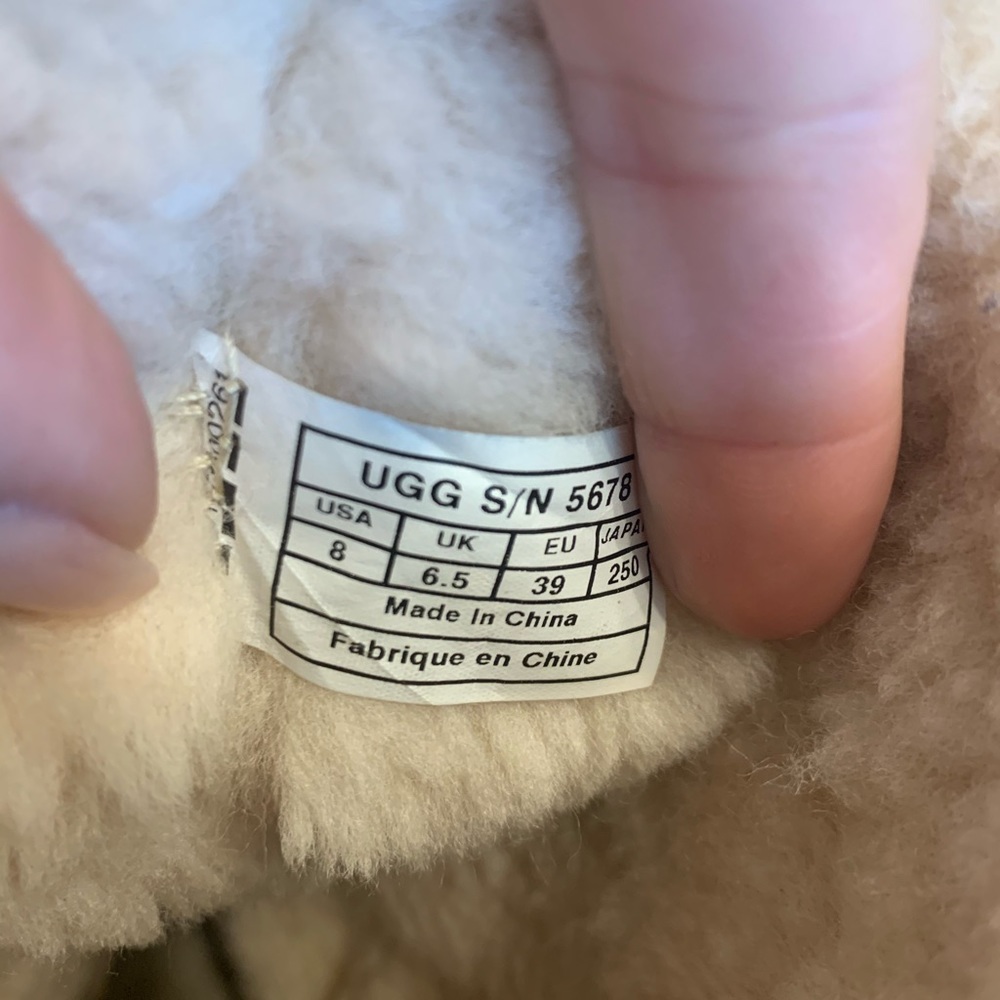 Gently used AUTHENTIC UGG boots. Sz 8 - Picture 4 of 4